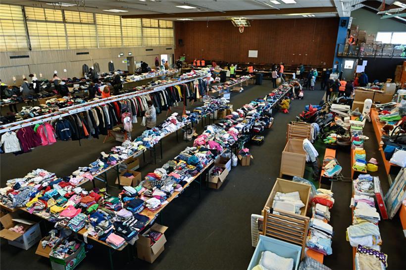 Immer noch werden Spenden angenommen – diese können in der alten Sporthalle in C...