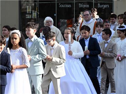 Immer weniger Kinder in Luxemburg feiern ihre Erste Kommunion, wie hier in Bonneweg am 18. April 2026