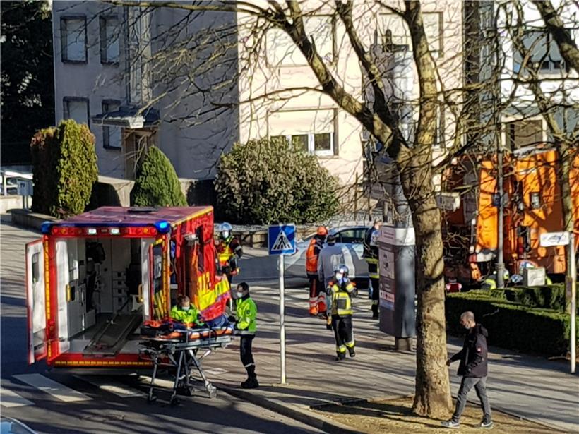 Immer wieder kommt es an dieser Kreuzung zu Unfällen. Am Montag wurde dabei ein Müllmann im Dienst verletzt.
