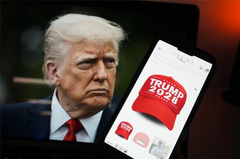 Immer wieder liebäugelt Donald Trump mit einer dritten Amtszeit Foto: Oliver Contreras / AFP
