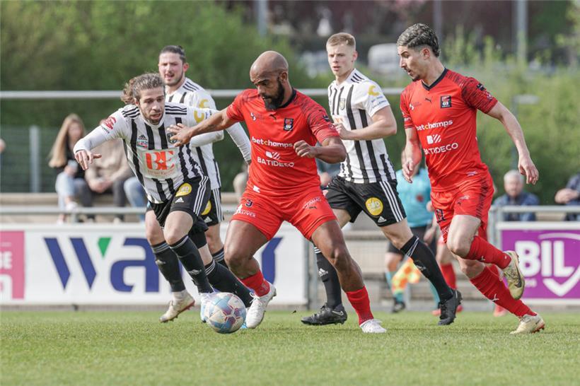 In Abwesenheit von João Simões werden die Differdinger sich auf andere Stürmer verlassen müssen, wie Erico Castro (am Ball)

