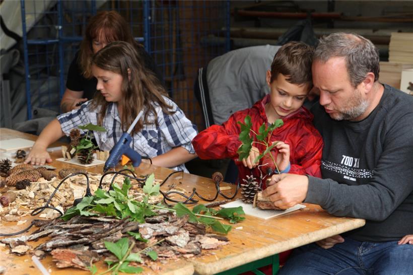 In Ateliers konnte mit Naturmaterialien gewerkelt werden 

