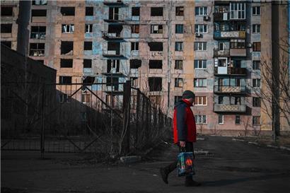 In Awdijiwka, einer Stadt an der Frontlinie bei Donezk, bereiten sich die Menschen auf den kommenden Krieg vor
