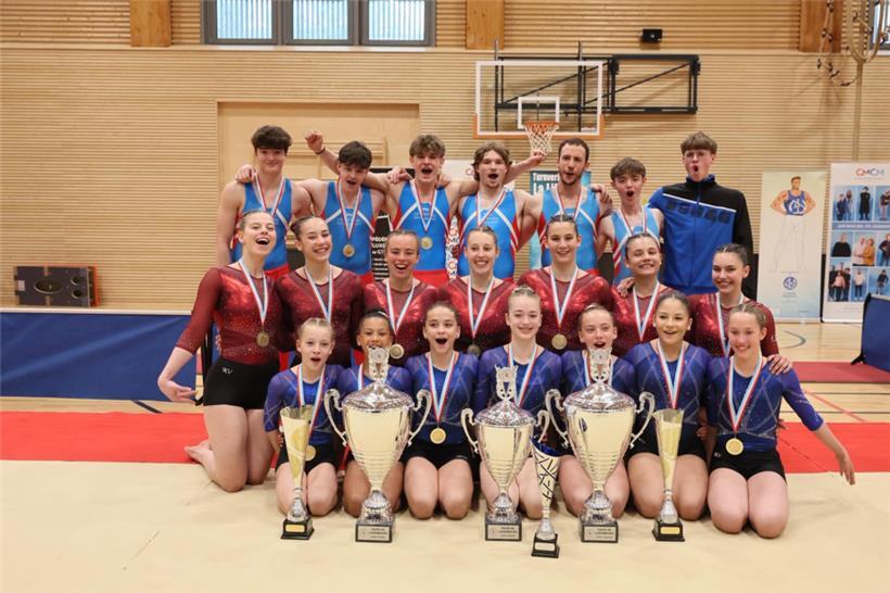 In Bettemburg gab es am Samstag allen Grund zum Feiern, drei von vier möglichen Trophäen gingen nämlich an den Réveil
