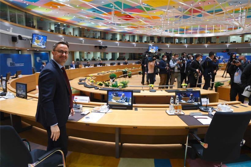 In Brüssel trat Bettel jetzt für „abgestufte Sanktionen“ ein – das ist Politiker-Sprech dafür, wenn man gegen neue Sanktionen ist
