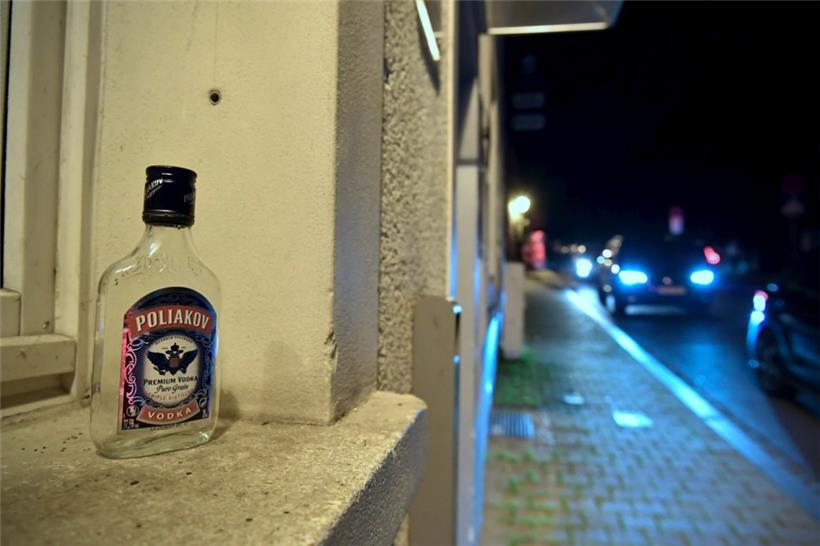 In Clausen kam es zu einem Zusammenstoß zwischen einer Polizeipatrouille und zwei Unruhestiftern
