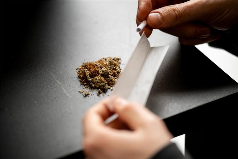 In Deutschland soll die Cannabis-Legalisierung im Zuge eines Zwei-Säulen-Modells voranschreiten
