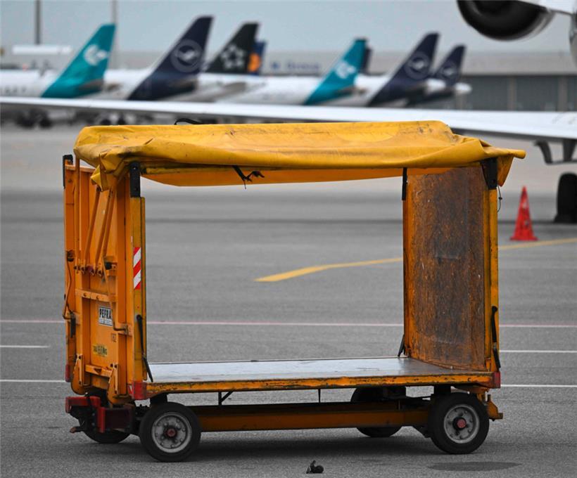 In Deutschland wird den Menschen am Montag nur die Straße bleiben, um von A nach B zu gelangen
