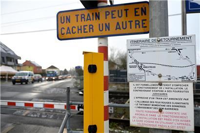 Entfernter Bahnübergang in Dippach mit neuer Straßenführung und moderner Verkehrslösung im Jahr 2023