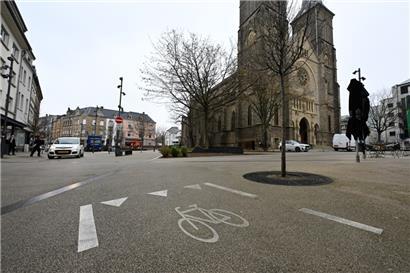 In Düdelingen bestehen viele Fahrradwege aus Markierungen auf der Straße

