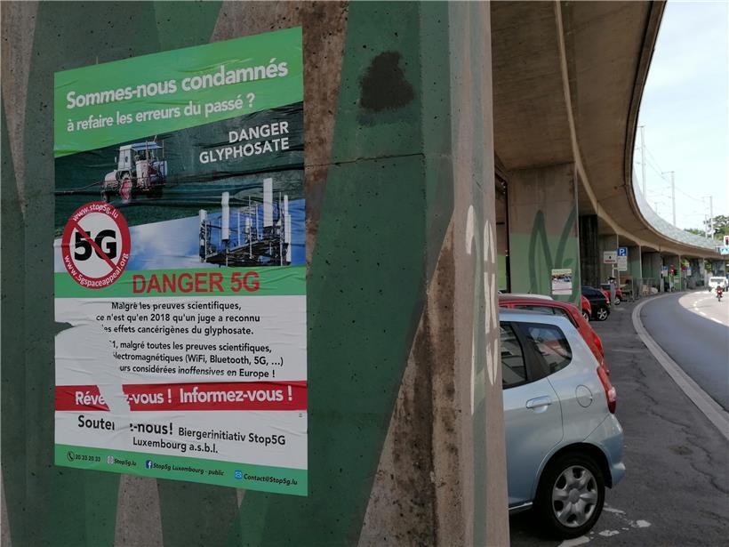 In Esch warnen Plakate vor den mutmaßlichen Gefahren von 5G
