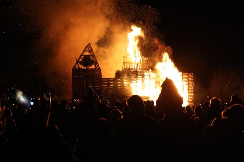 In Esch wird nach langer Pause wieder eine Burg brennen, wie hier im vergangenen Jahr in Bartringen
