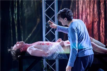 In „Firnis“ von Philipp Löhle spielt Gewalt eine große Rolle
