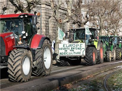 Demonstration gegen Mercosur-Abkommen in Straßburg, Frankreich, Proteste für Umweltschutz und Handelspolitik am Mittwoch
