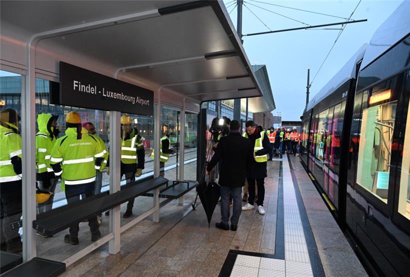 In Gegenwart der Verantwortlichen von Luxtram, aus der Politik und von der Press...