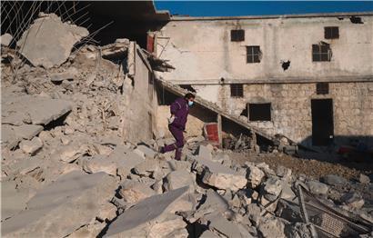In Idlib fallen weiter Bomben: Den Wiederaufbau Syriens will die EU nicht finanzieren
