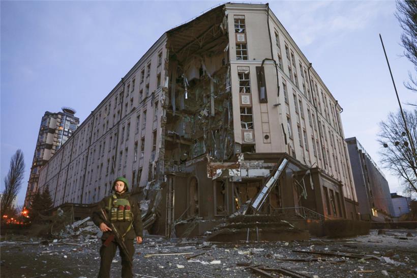 In Kiew wurde ein Vier-Sterne-Hotel von einer russischen Rakete getroffen
