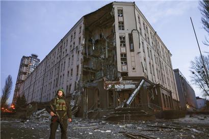 In Kiew wurde ein Vier-Sterne-Hotel von einer russischen Rakete getroffen
