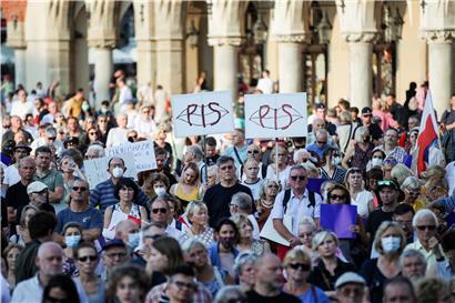 In Krakau fand am Dienstag eine Demonstration gegen die Änderung des Rundfunkgesetzes statt
