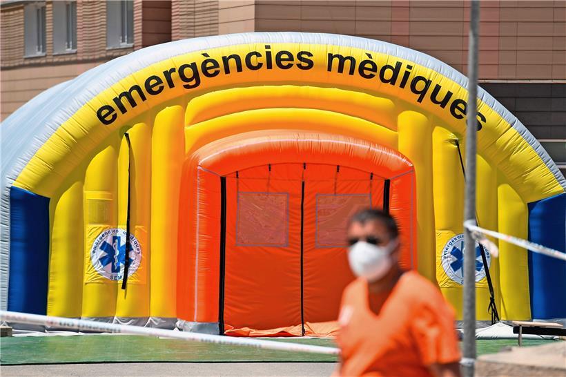 In Lleida gehört das Feldlazarett nach einem massiven Coronavirus-Ausbruch wieder zum Stadtbild
