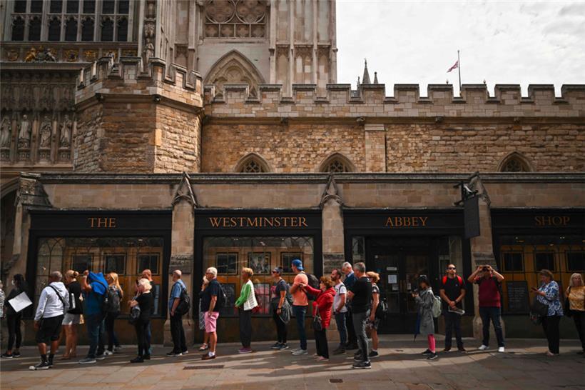 In London standen die Menschen schon Schlange, bevor die ersten Details zur Aufbewahrung öffentlich gemacht wurden
