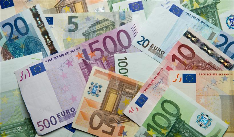 In Luxemburg-Stadt vergreift sich ein Täter am Geld einer Bankfiliale auf der place de Metz
