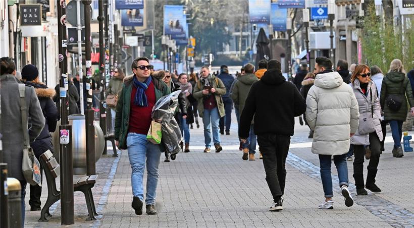 In Luxemburg können am 11. Juni erstmals auch Menschen ausländischer Staatsangehörigkeit ihre Stimmzettel abgeben, die weniger als fünf Jahre im Land leben
