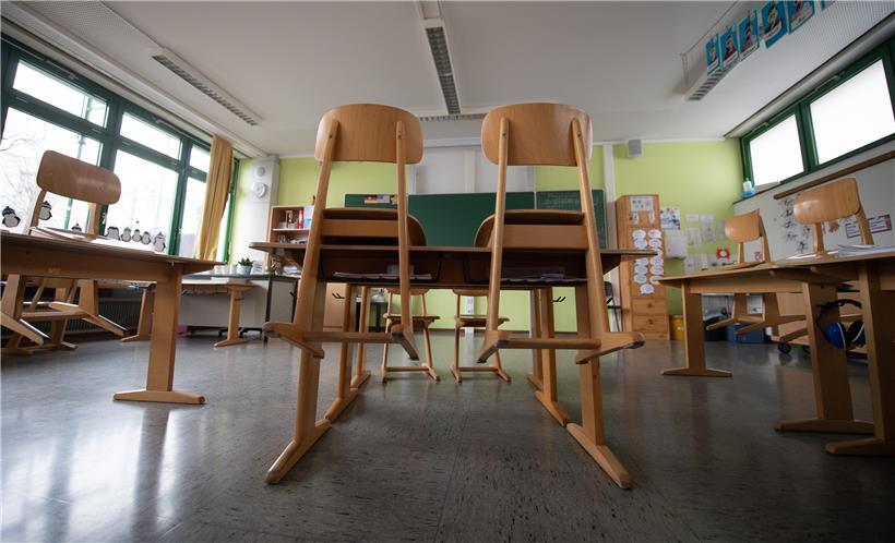 In Luxemburg stehen diese Woche die Klassenzimmer leer. Die Schüler aus der Grundschule werden zu Hause unterrichtet. Wie es nach den Karnevalsferien weitergehen soll, hängt von der Anzahl mutierter Coronaviren ab, die in den Schulen zu mutmaßlich hohen Infektionszahlen geführt haben.
