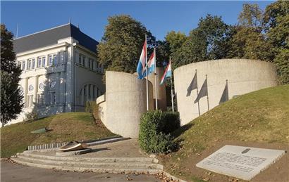 In Luxemburg weist die offizielle Bilanz der Regierung 5.703 Personen aus, die durch den Zweiten Weltkrieg ums Leben gekommen sind
