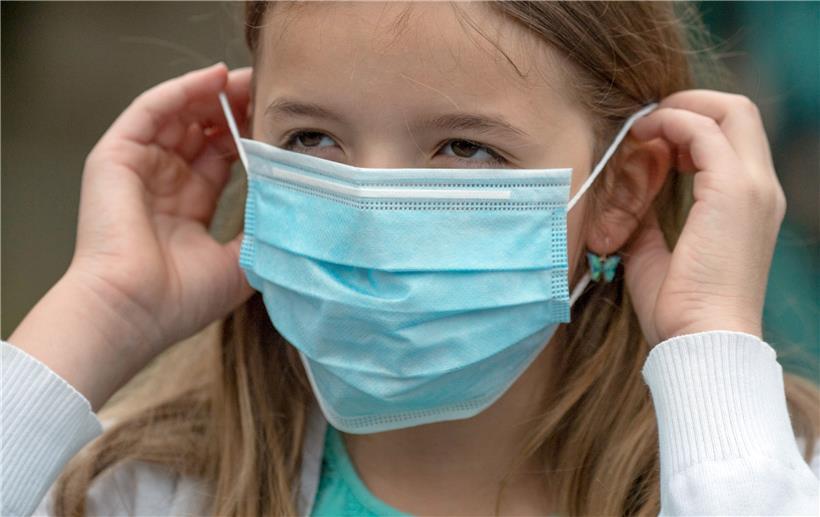 In Luxemburgs Klassenzimmern gibt es keine Maskenpflicht. Immer mehr Lehrer bestehen dennoch auf den Atemschutz und viele Schüler behalten ihn freiwillig an. Bildungsminister Claude Meisch nutzt dieses Vorgehen für seine Argumentation, die ein geringes Ansteckungsrisiko in den Schulen verteidigt. 
