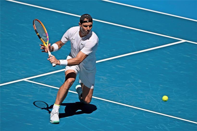 In Melbourne dürfen Tennisspieler wie Rafael Nadal (im Bild) trotz einer Infektion mit dem Coronavirus zum Match antreten
