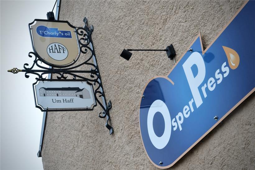 In Ospern werden Senföl, Leindotteröl und Mariendistelöl nach Biokriterien produziert. Der Hof existiert in vierter Generation. Neben den Ölen kommt Fleisch aus Angus-Rindern und Schweinen von hier.  
