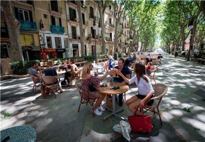 In Palma de Mallorca haben zumindest die Terrassen bereits geöffnet
