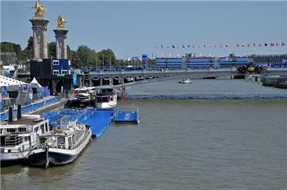 In Paris gibt es seit Tagen Sorgen um die Austragung der Wettkämpfe in der Seine
