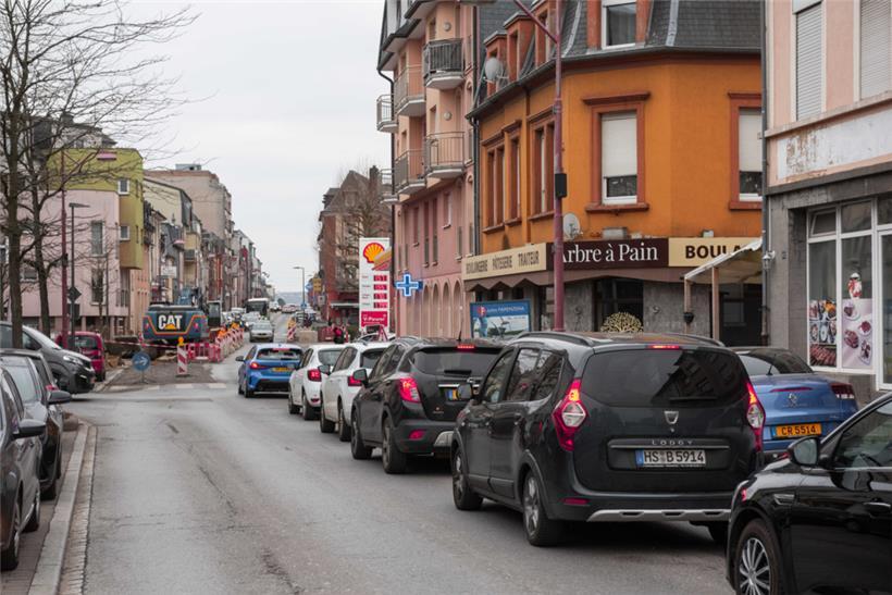 In Petingen sorgen lange Staus für Ärger im Alltag der Menschen – nicht nur dort
