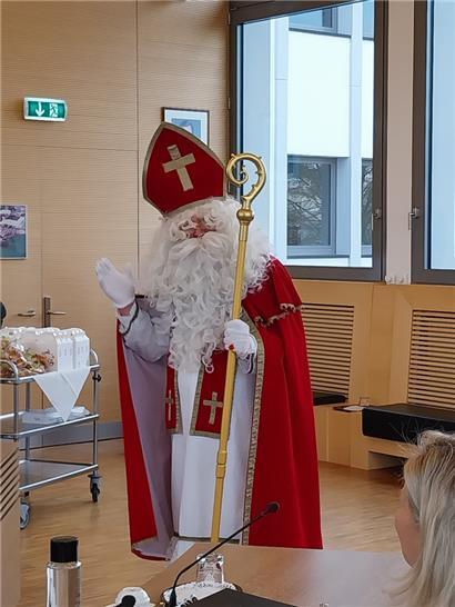 In Strassen gibt es nur brave Gemeinderäte. Der „Houseker“ war gar nicht erst mitgekommen.
