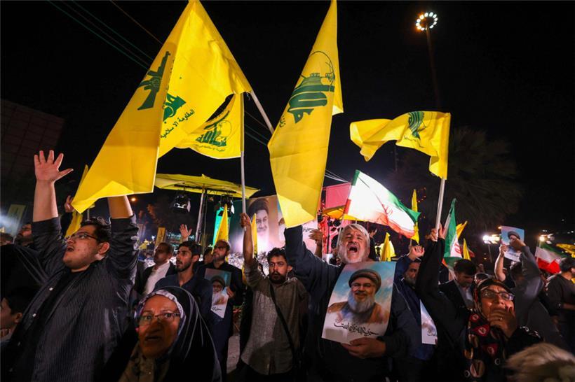 In Teheran wurde noch am Abend auf dem Palästina-Platz der Raketenangriff auf Israel von den Unterstützern des Regimes gefeiert
