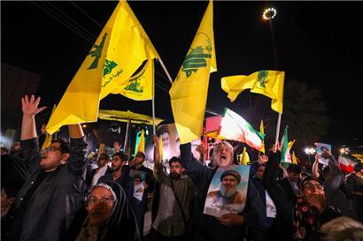 In Teheran wurde noch am Abend auf dem Palästina-Platz der Raketenangriff auf Israel von den Unterstützern des Regimes gefeiert
