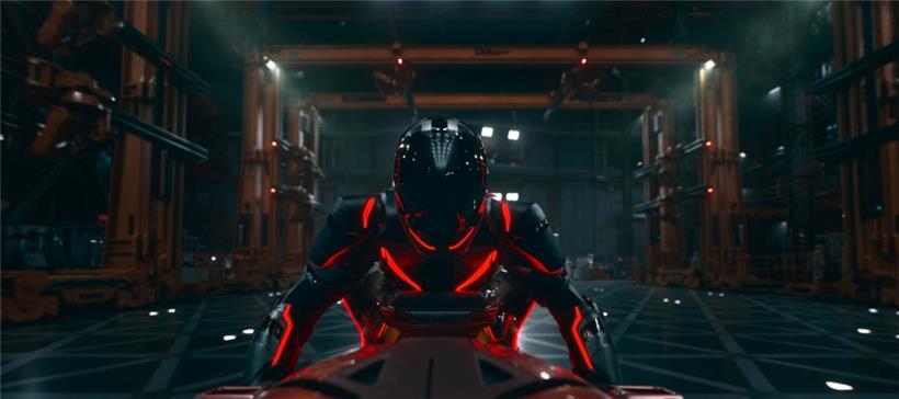 In „Tron: Ares“ verwandelt sich die KI in eine Menschengestalt. Ihr Ziel: eine Krise zwischen Mensch und Maschine verhindern.
