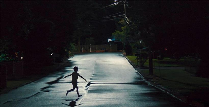 In „Weapons“ verschwinden eines Nachts zahlreiche Kinder
