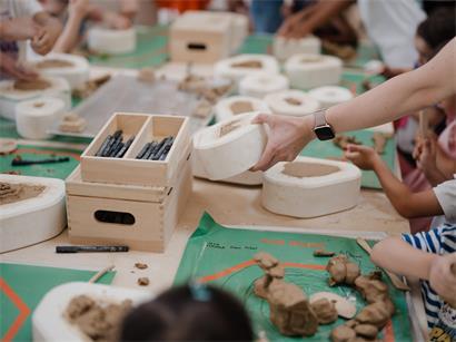 In Workshops werden die Banken hergestellt
