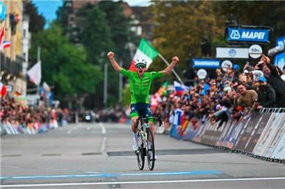 In Zürich durfte Tadej Pogacar nach einer unglaublichen Fahrt seinen ersten Weltmeister-Titel bejubeln 
