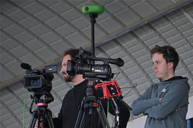 In Zukunft werden die Kamera-Teams von RTL (auf dem Foto: die Produktionsfirma Ligen) wieder für die Live-Übertragung von einem Topspiel pro Woche zuständig sein, alle anderen Begegnungen werden von automatisierten Kameras aufgenommen
