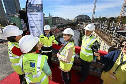In dem sich noch im Bau befindenden Gebäude sollen später 1.500 Menschen arbeiten können
