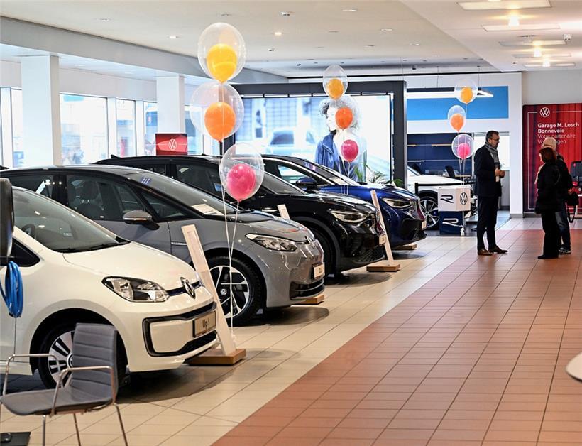 In den Ausstellungsräumen warten die neuesten Modelle auf die Kunden
