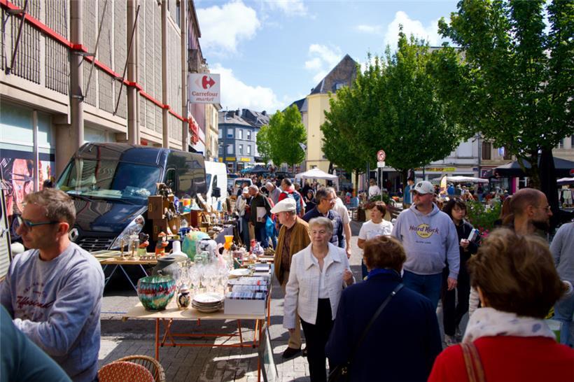 In den Gassen rund um die „Eglise Saint-Donat“ reiht sich ein Schatz an den näch...