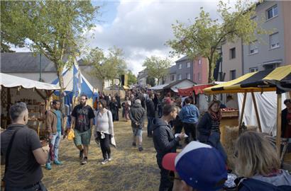 In den Gassen von Butschebuerg herrscht Hochbetrieb am Wochenende
