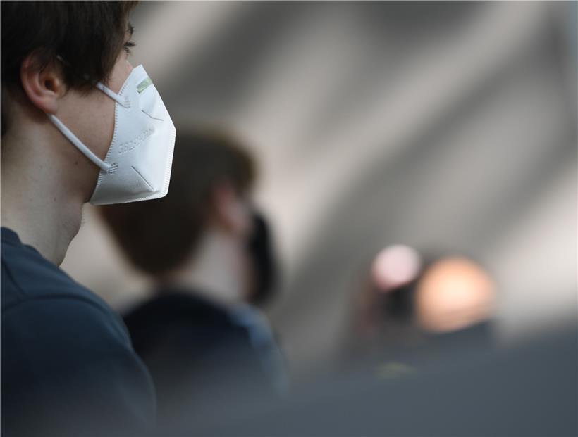 In den Klassenzimmern gilt eigentlich keine Maskenpflicht. Dennoch bestehen einige Lehrer darauf. Die Zahl der infizierten Schüler an Luxemburger Lyzeen steigt weiter an. 
