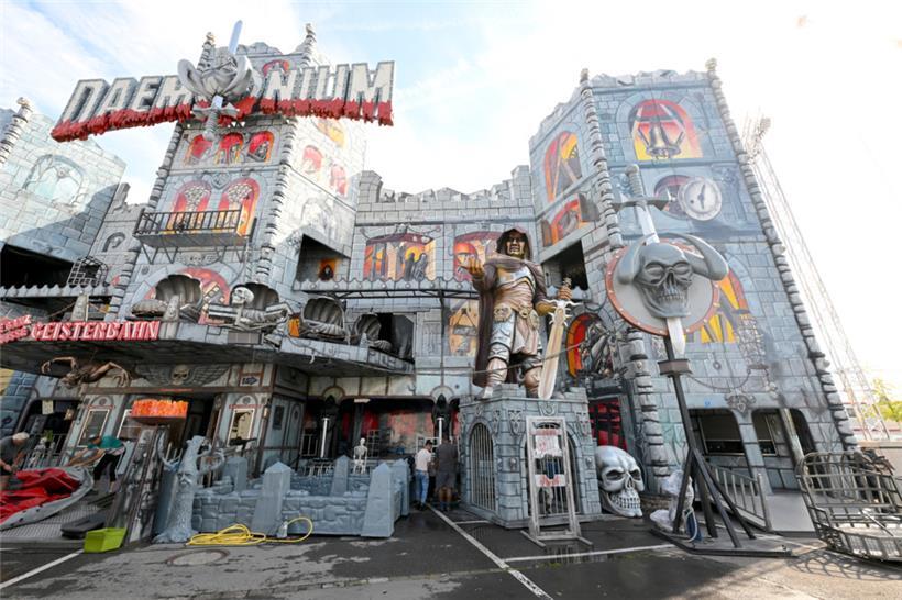 In den Tagen vor der „Fouer“ wird ein letztes Mal Hand angelegt, damit für die E...