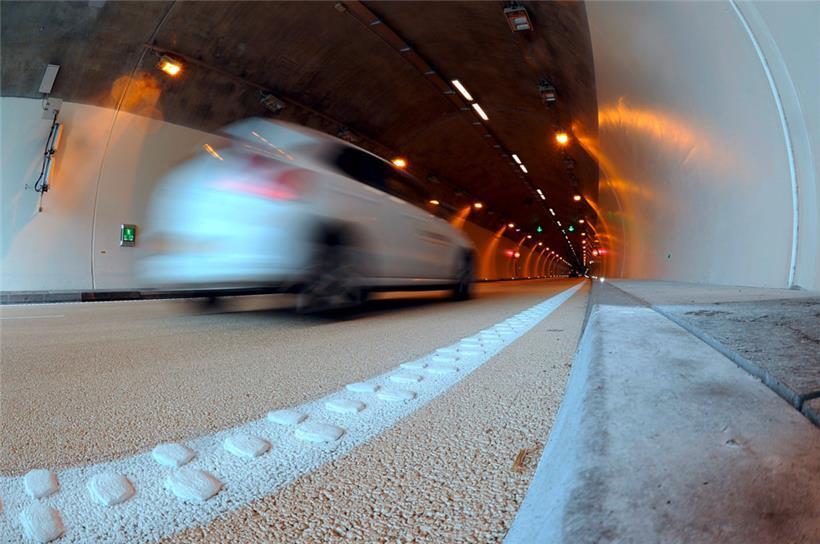 In den Tunneln auf der A7 wird bald kontrolliert, ob auch wirklich nur 90 gefahren wird
